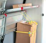 Thanks to the lashing rails in the shelves and on the floor of the loading area, the load can be secured quickly and reliably in all directions including when the shelves are in a folded position.