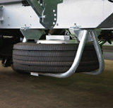 Wechselverkehrsanhänger und Containerchassis von SOMMER sind serienmäßig mit einem leicht zugänglichen Reserveradhalter ausgestattet.